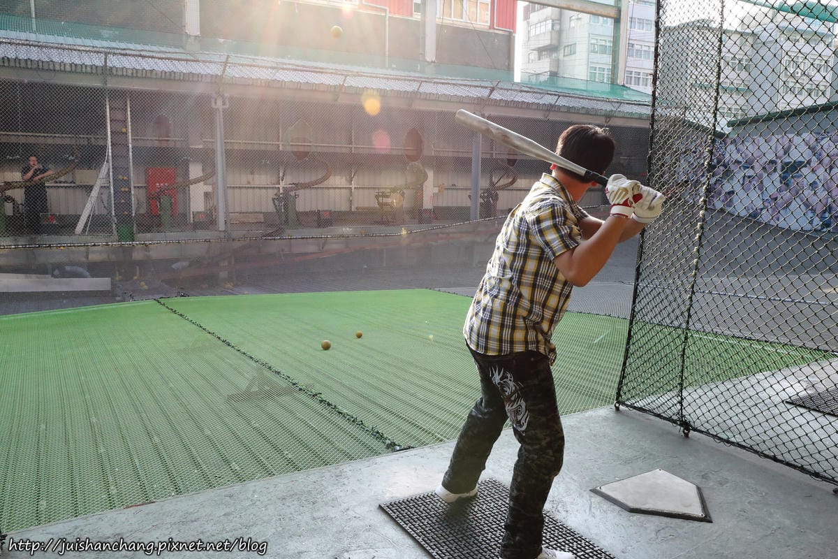 【遊║新北中和】全球複合式休閒館～釣蝦/保齡球/棒球/壘球/射擊/射箭，揪團來運動囉！