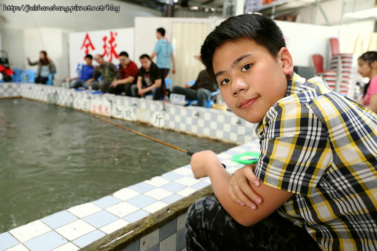 【遊║新北中和】全球複合式休閒館～釣蝦/保齡球/棒球/壘球/射擊/射箭，揪團來運動囉！