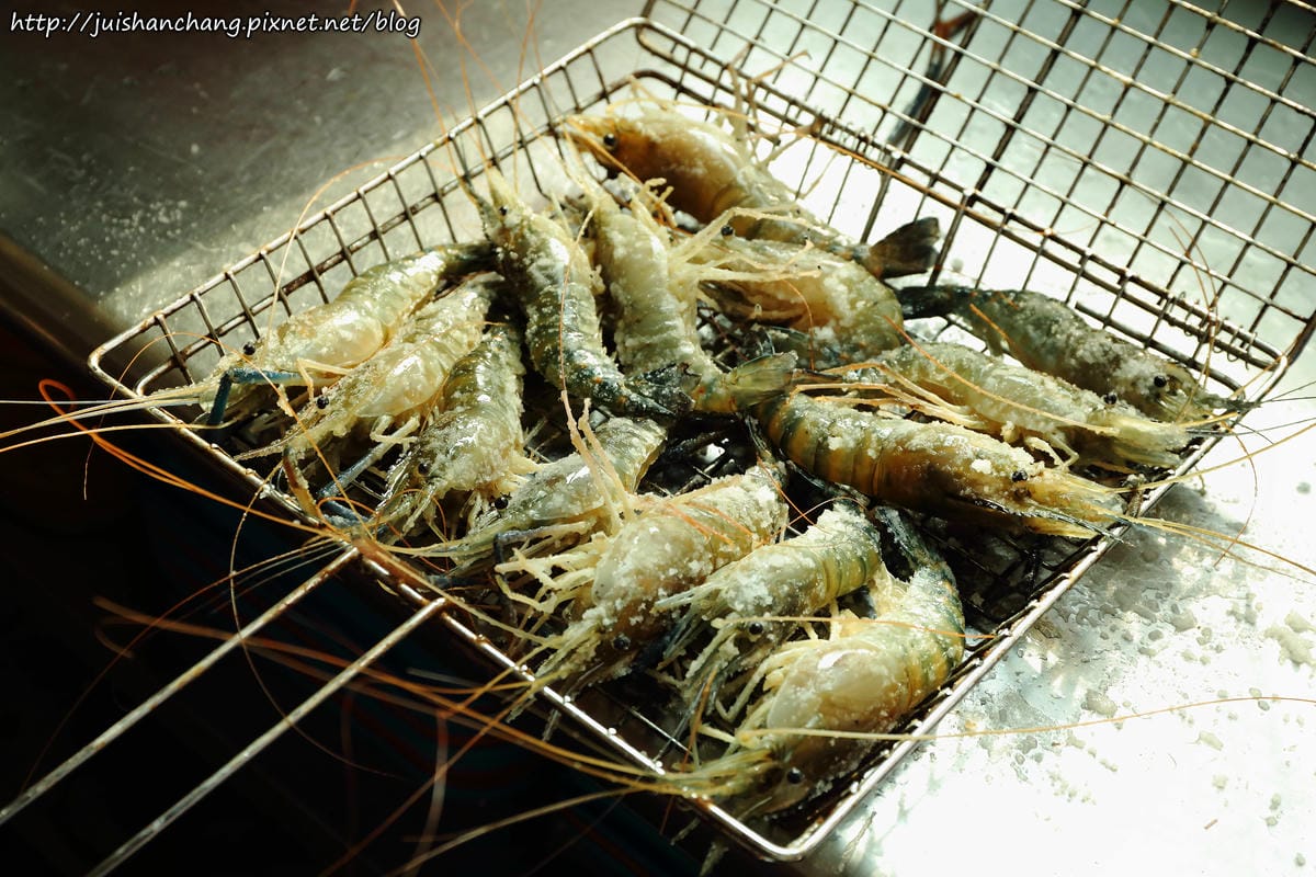 【遊║新北中和】全球複合式休閒館～釣蝦/保齡球/棒球/壘球/射擊/射箭，揪團來運動囉！