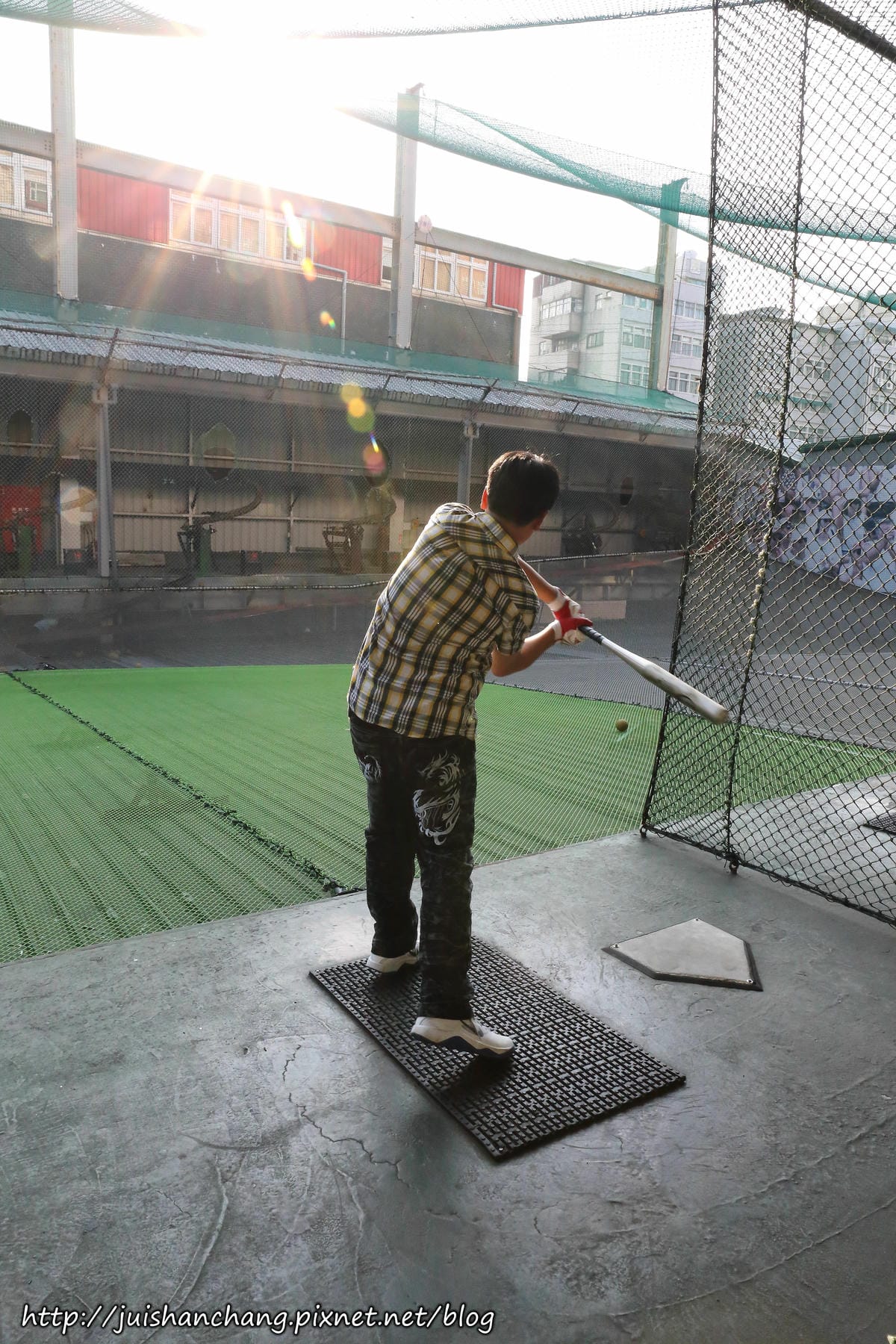 【遊║新北中和】全球複合式休閒館～釣蝦/保齡球/棒球/壘球/射擊/射箭，揪團來運動囉！