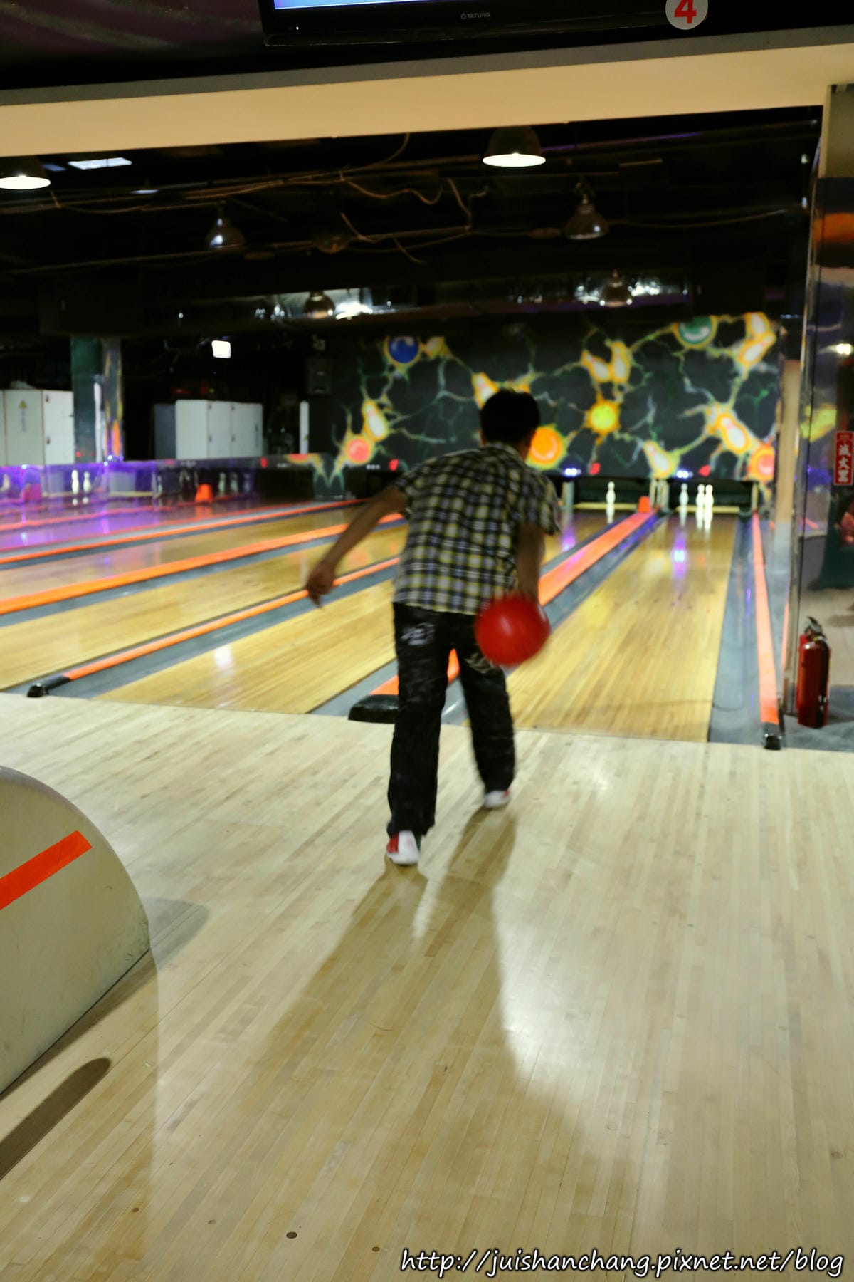 【遊║新北中和】全球複合式休閒館～釣蝦/保齡球/棒球/壘球/射擊/射箭，揪團來運動囉！