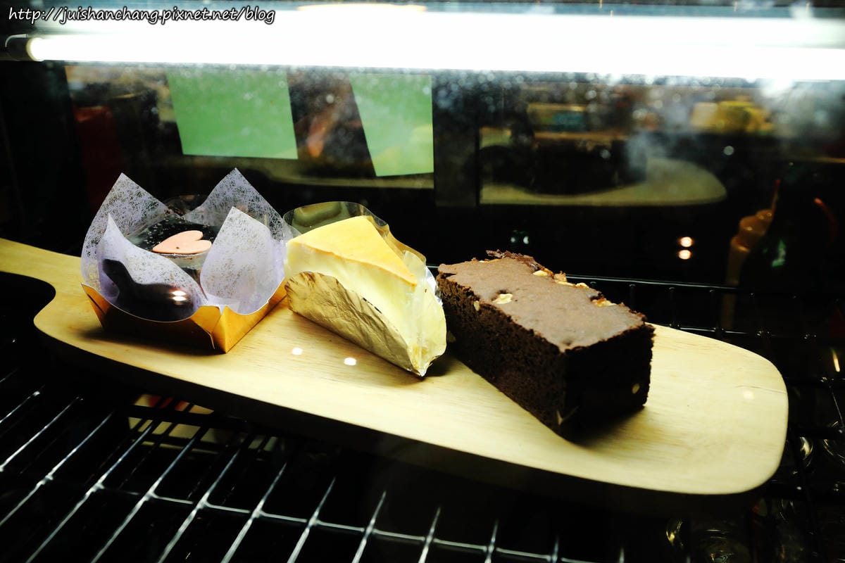 【食║台北】超有創意工業風美式咖啡廳。TankQ Cafe & Bar～早午餐手提箱提著走？！