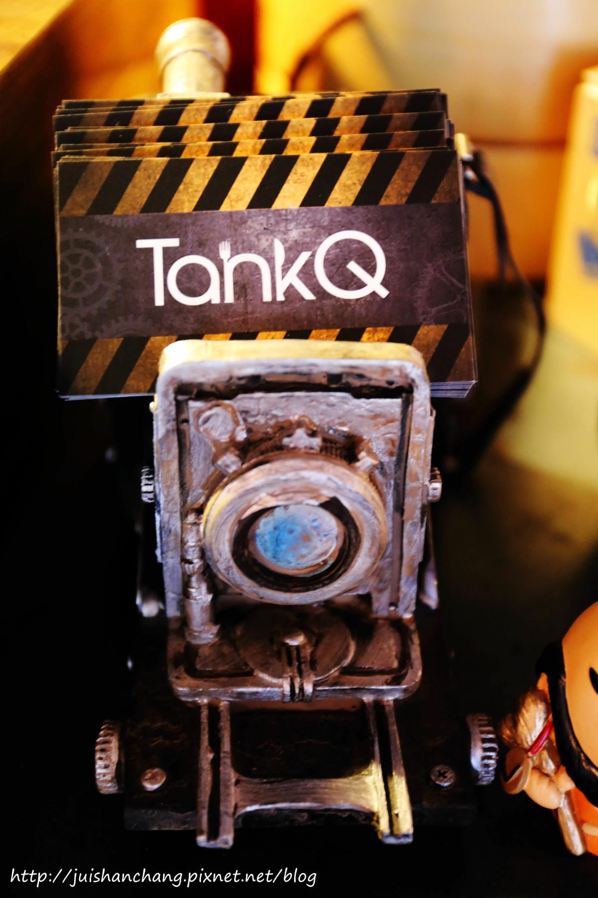 【食║台北】超有創意工業風美式咖啡廳。TankQ Cafe & Bar～早午餐手提箱提著走？！