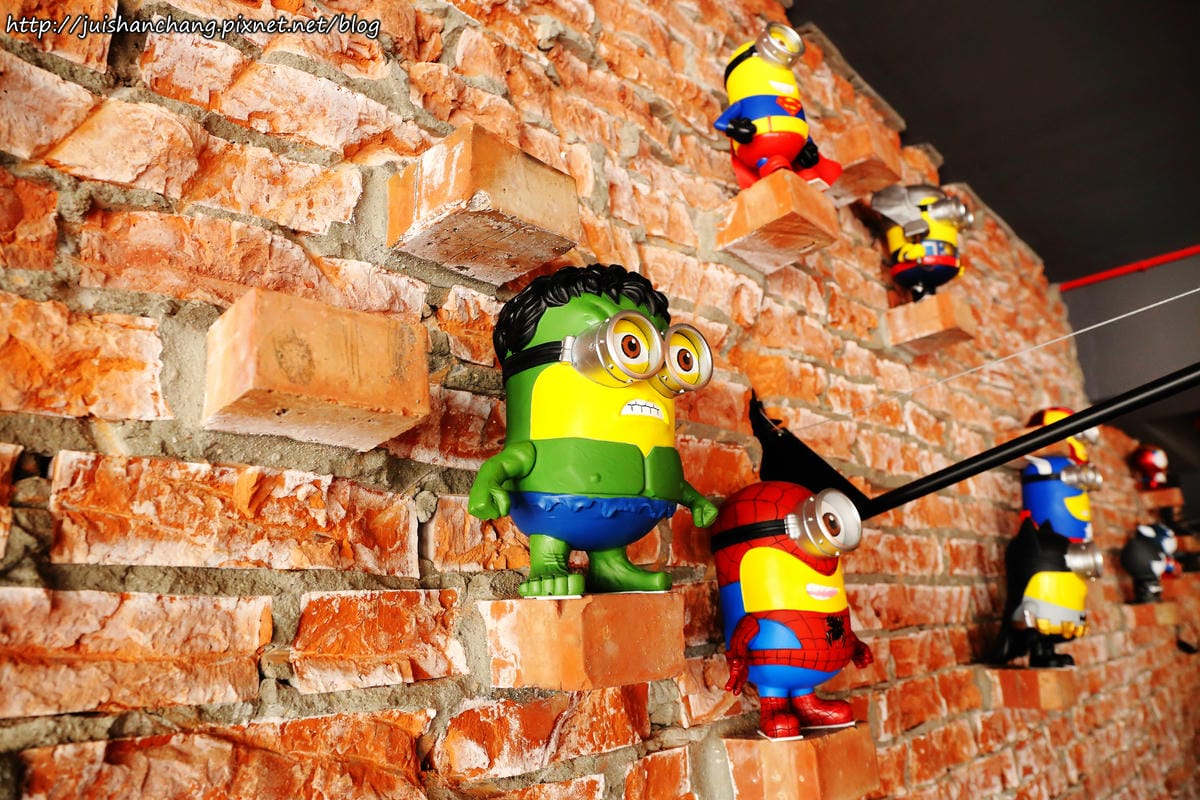 【食║台北】超有創意工業風美式咖啡廳。TankQ Cafe & Bar～早午餐手提箱提著走？！