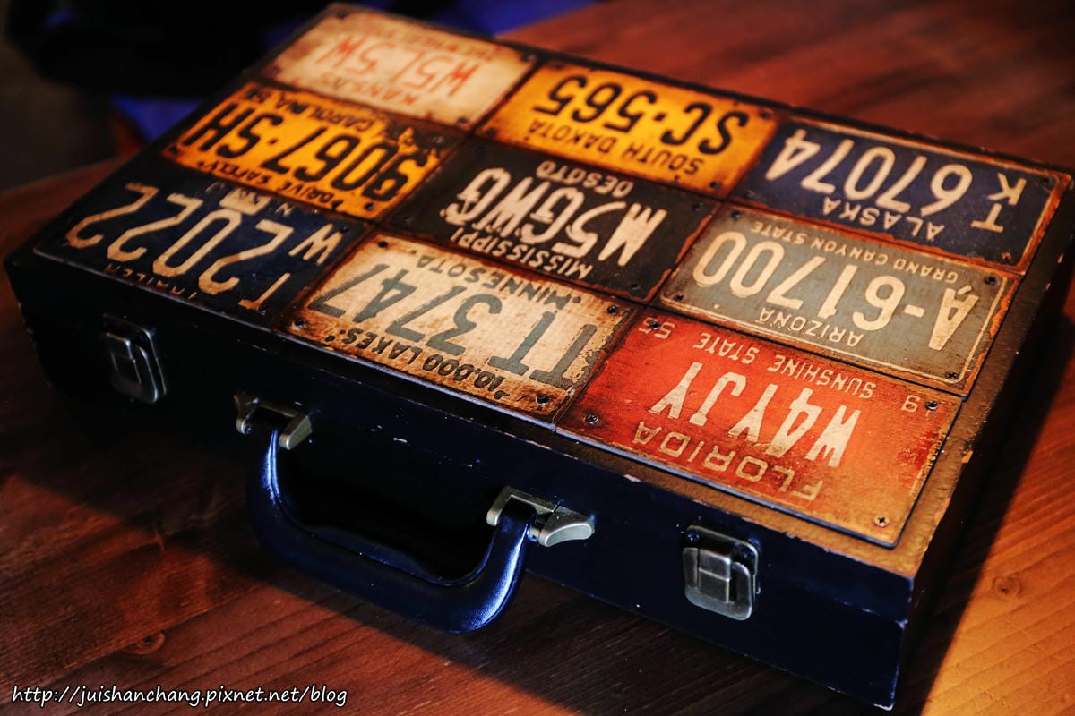 【食║台北】超有創意工業風美式咖啡廳。TankQ Cafe & Bar～早午餐手提箱提著走？！