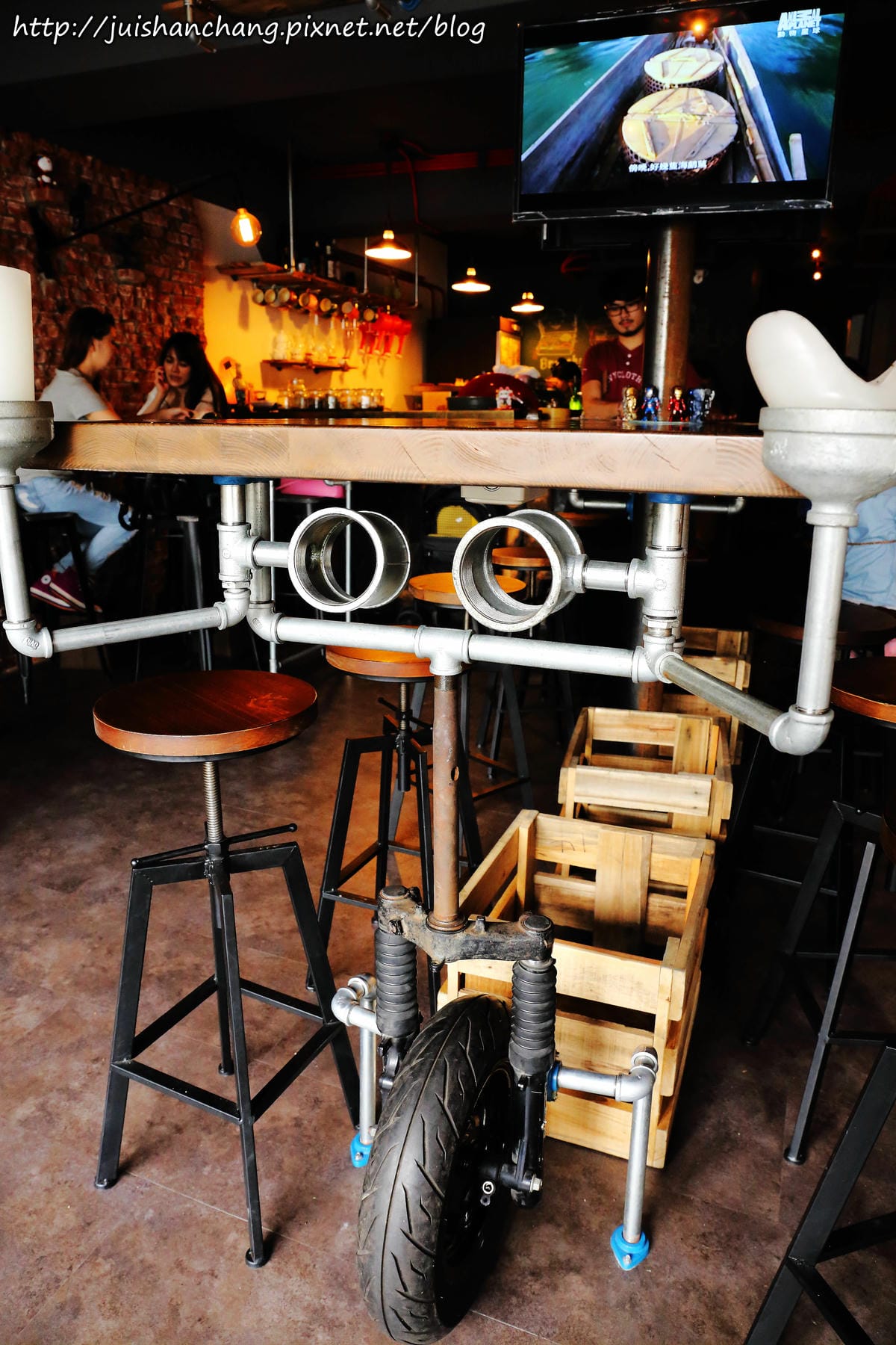 【食║台北】超有創意工業風美式咖啡廳。TankQ Cafe & Bar～早午餐手提箱提著走？！