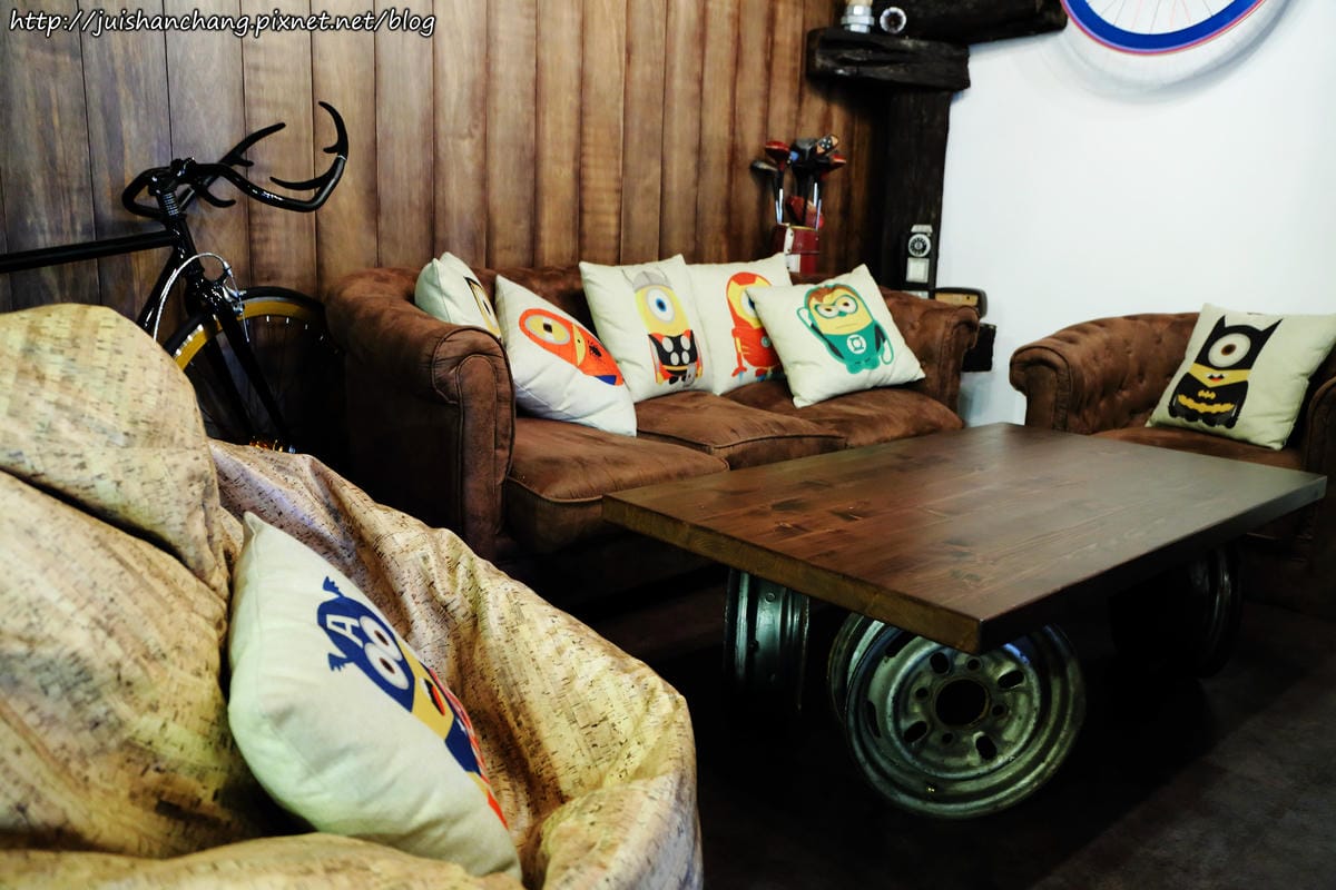 【食║台北】超有創意工業風美式咖啡廳。TankQ Cafe & Bar～早午餐手提箱提著走？！