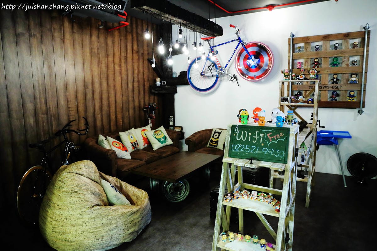 【食║台北】超有創意工業風美式咖啡廳。TankQ Cafe & Bar～早午餐手提箱提著走？！