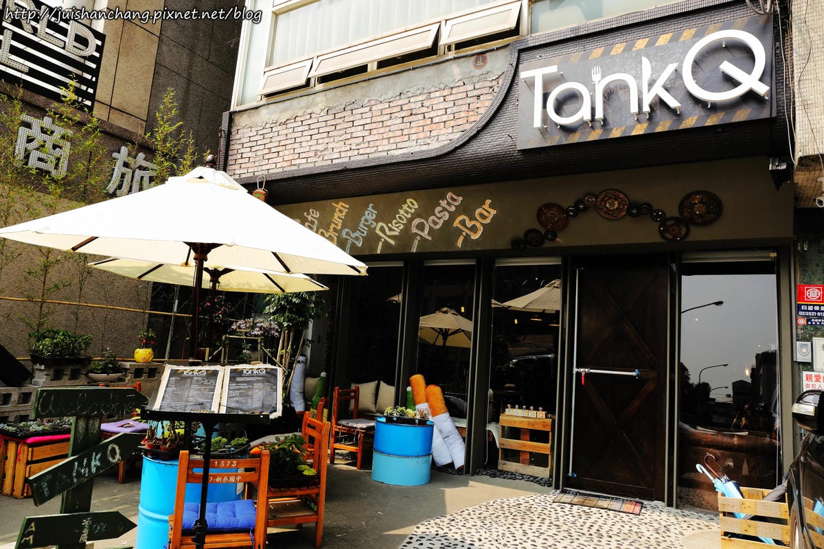 【食║台北】超有創意工業風美式咖啡廳。TankQ Cafe & Bar～早午餐手提箱提著走？！