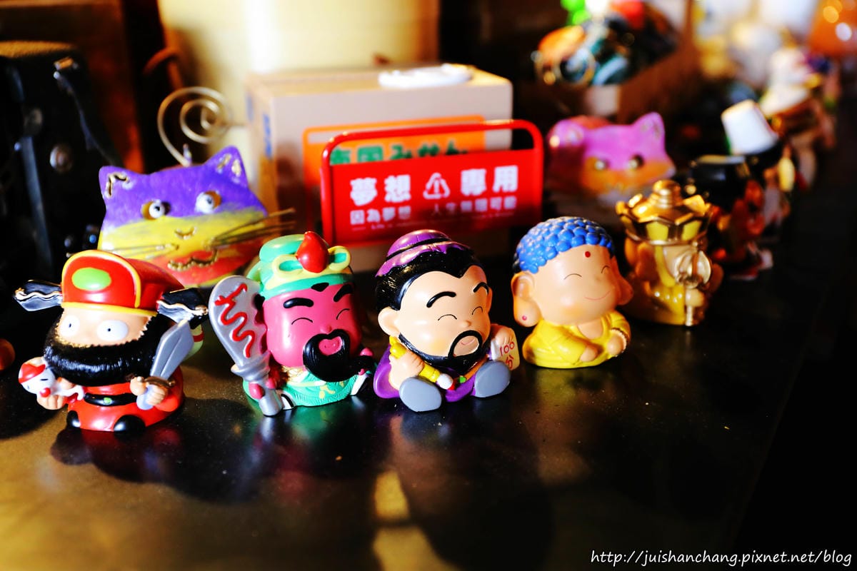 【食║台北】超有創意工業風美式咖啡廳。TankQ Cafe & Bar～早午餐手提箱提著走？！