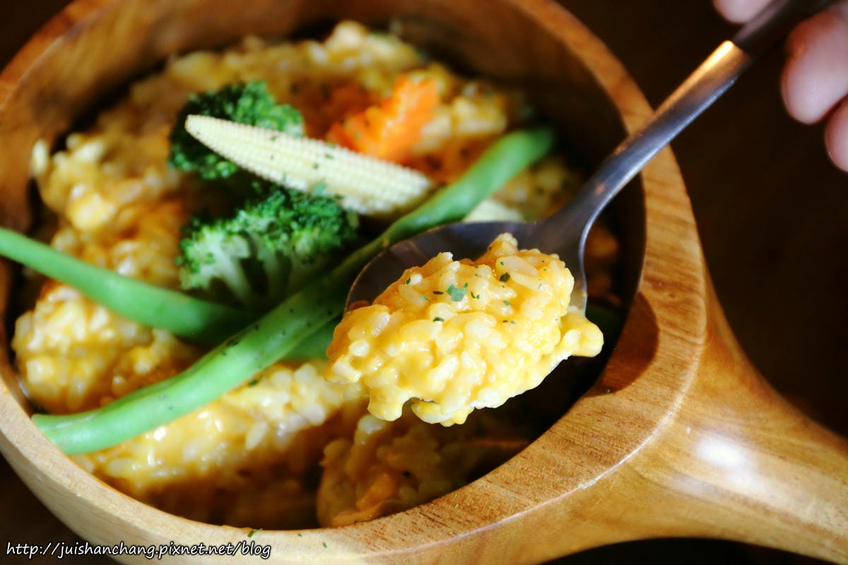 【食║台北】超有創意工業風美式咖啡廳。TankQ Cafe & Bar～早午餐手提箱提著走？！