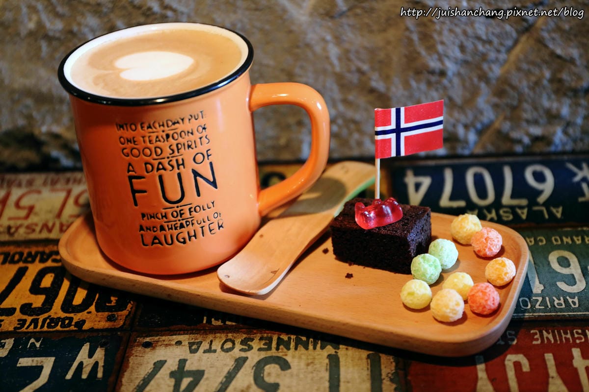 【食║台北】超有創意工業風美式咖啡廳。TankQ Cafe & Bar～早午餐手提箱提著走？！