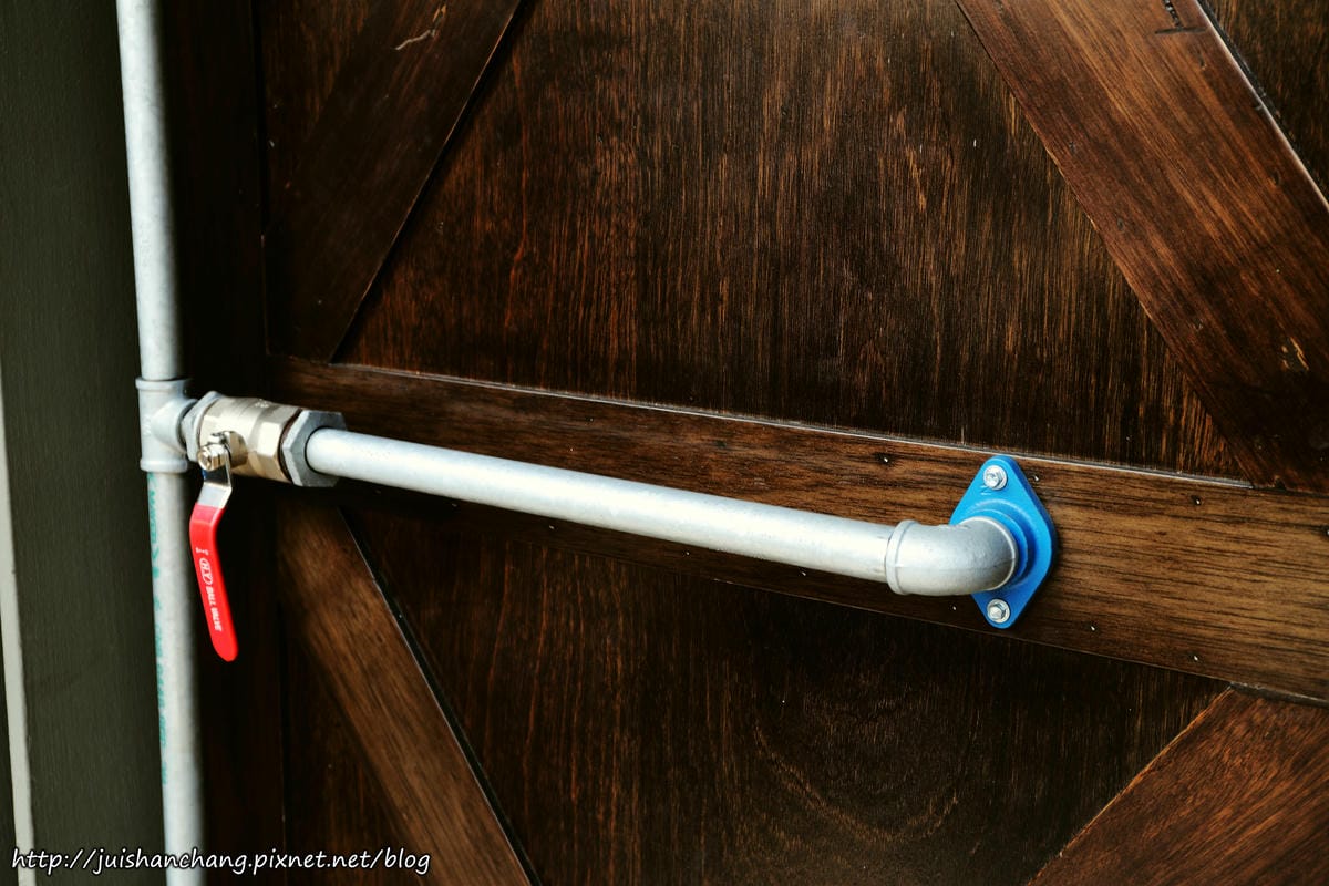 【食║台北】超有創意工業風美式咖啡廳。TankQ Cafe & Bar～早午餐手提箱提著走？！