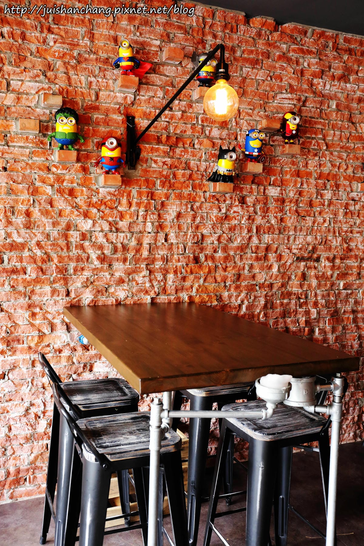 【食║台北】超有創意工業風美式咖啡廳。TankQ Cafe & Bar～早午餐手提箱提著走？！