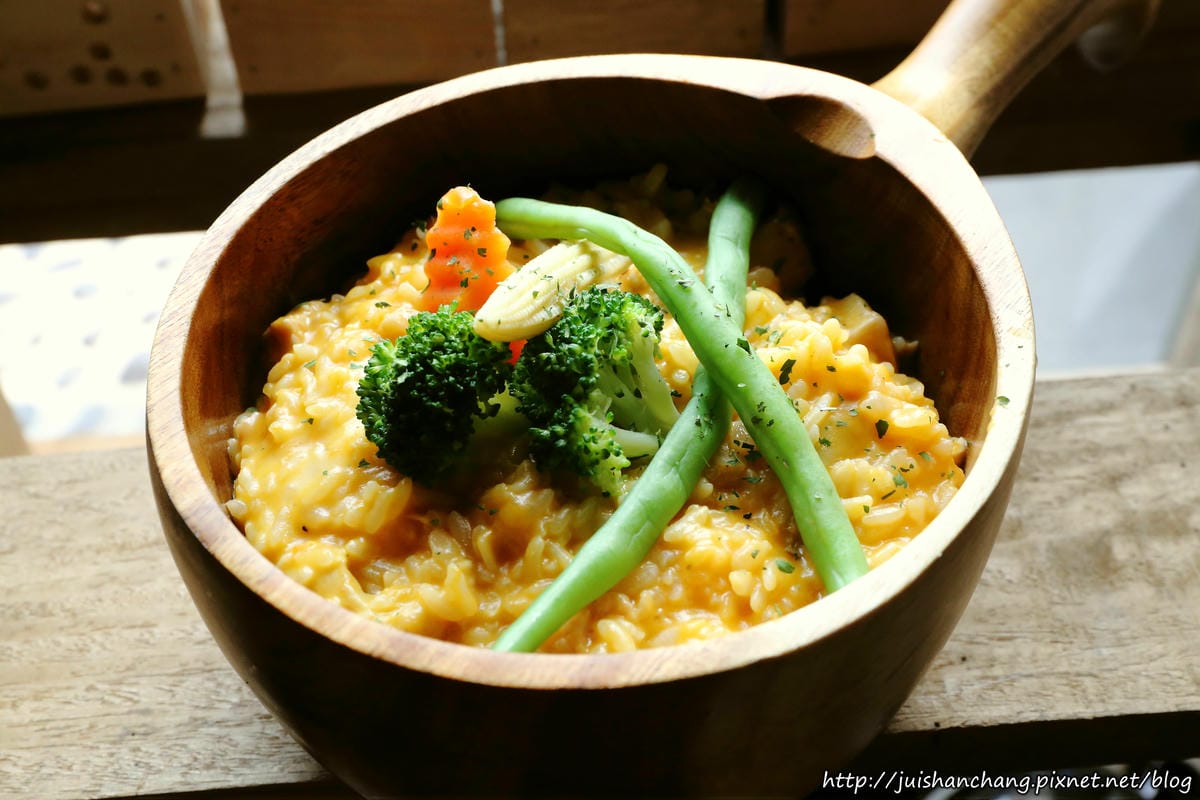 【食║台北】超有創意工業風美式咖啡廳。TankQ Cafe & Bar～早午餐手提箱提著走？！