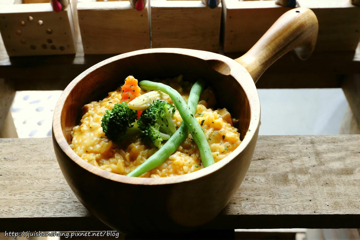 【食║台北】超有創意工業風美式咖啡廳。TankQ Cafe & Bar～早午餐手提箱提著走？！