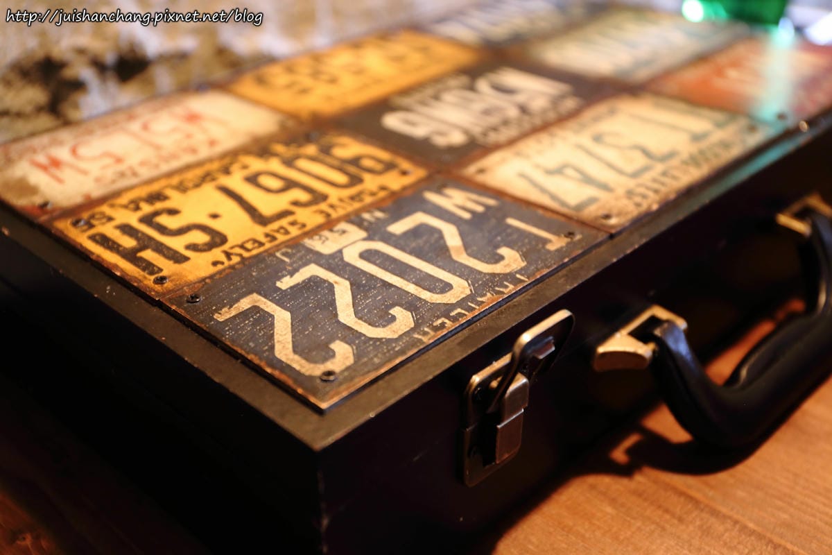 【食║台北】超有創意工業風美式咖啡廳。TankQ Cafe & Bar～早午餐手提箱提著走？！