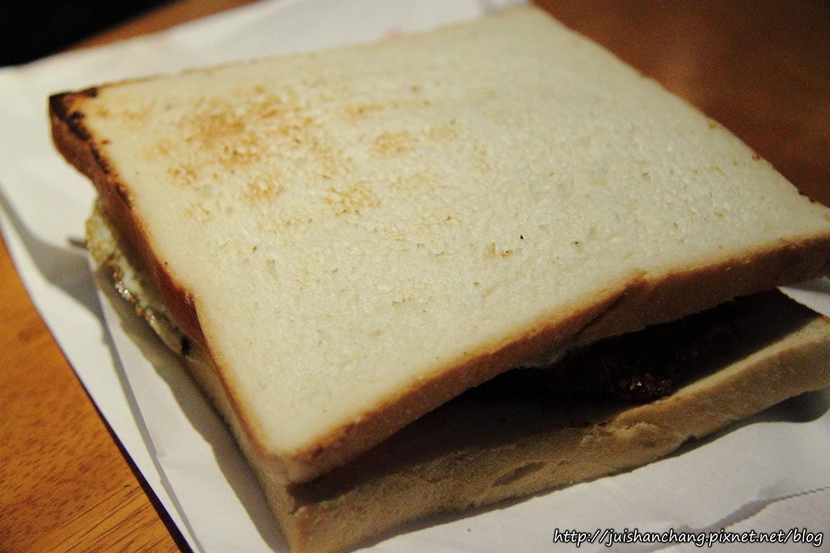 【食║宜蘭】朝日吐司部〜羅東夜市旁發現炭烤吐司！