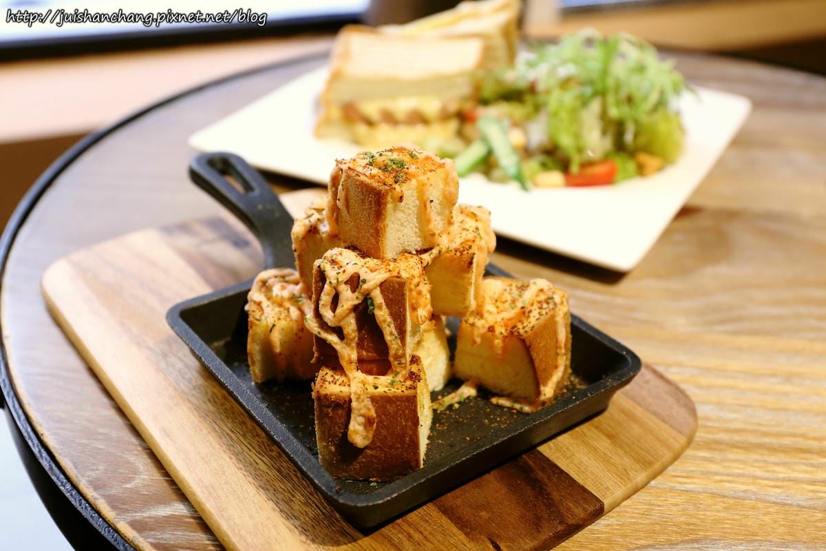 【食║台北】C.C. KISS Coffee&Cake〜可愛的鑄鐵鍋麵包們，皮脆心軟，棒！