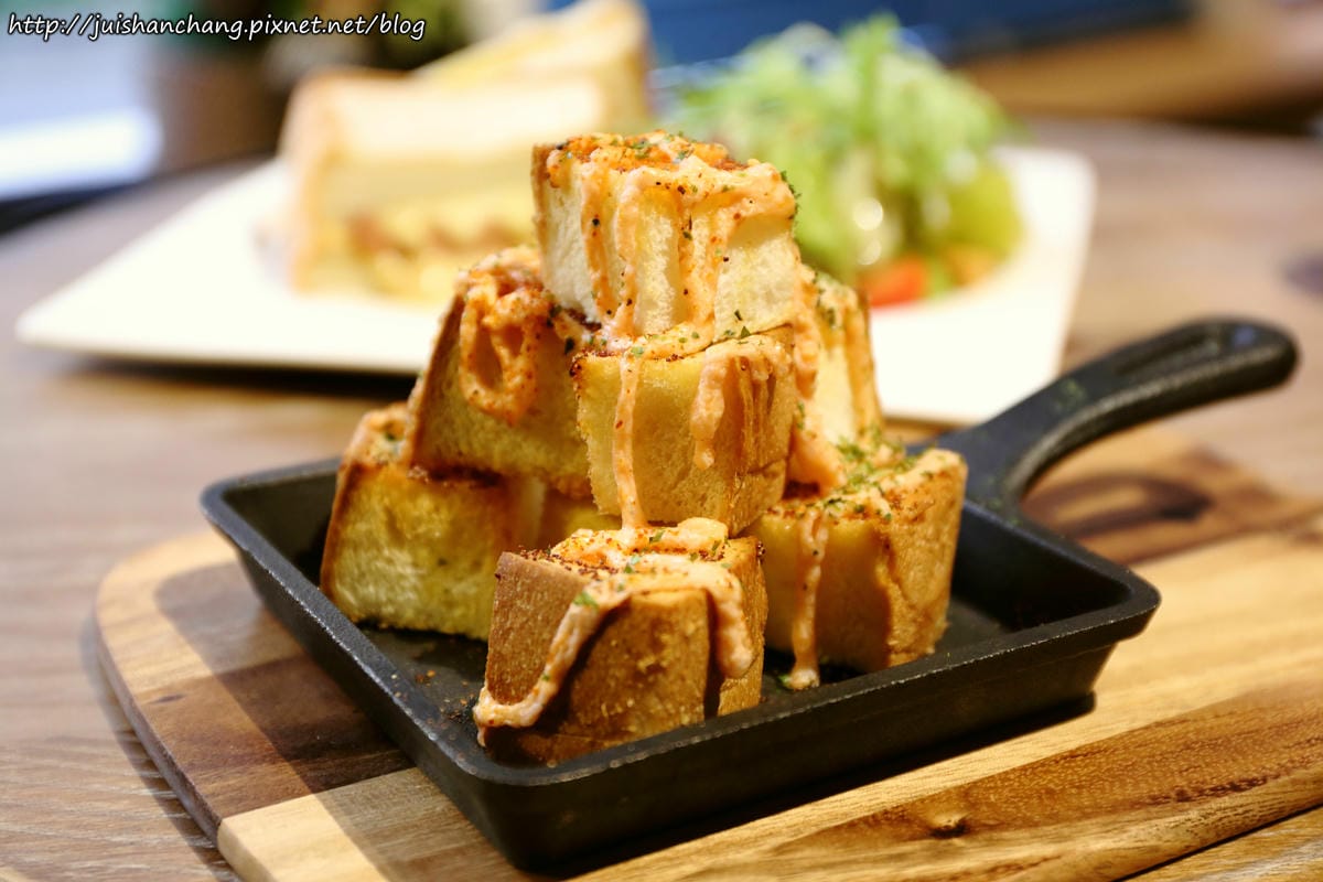 【食║台北】C.C. KISS Coffee&Cake〜可愛的鑄鐵鍋麵包們，皮脆心軟，棒！