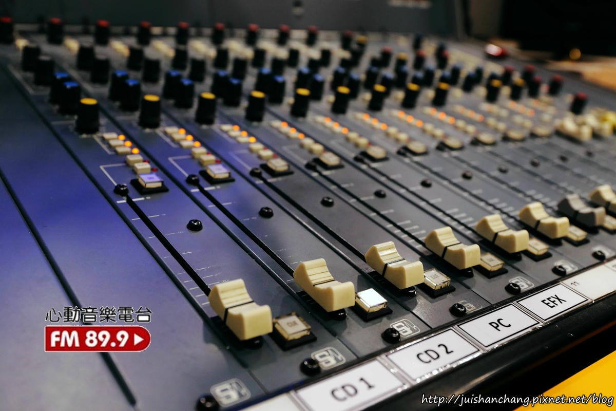 【體驗║桃竹苗】心動音樂電台Pulse FM 89.9〜那些讓人怦然心動的音樂，我的廣播錄音室初體驗