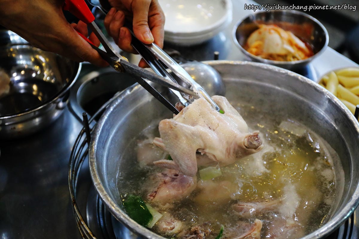 【2014。韓國首爾自由行║東大門站】陳玉華奶奶元祖一隻雞〜 傳說中不吃不可之韓國美食，沒吃過不要說你到過韓國！