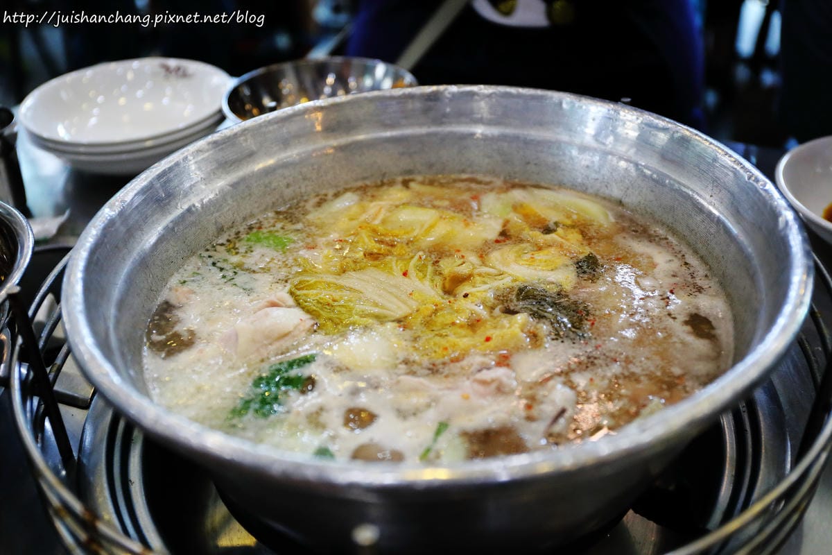 【2014。韓國首爾自由行║東大門站】陳玉華奶奶元祖一隻雞〜 傳說中不吃不可之韓國美食，沒吃過不要說你到過韓國！