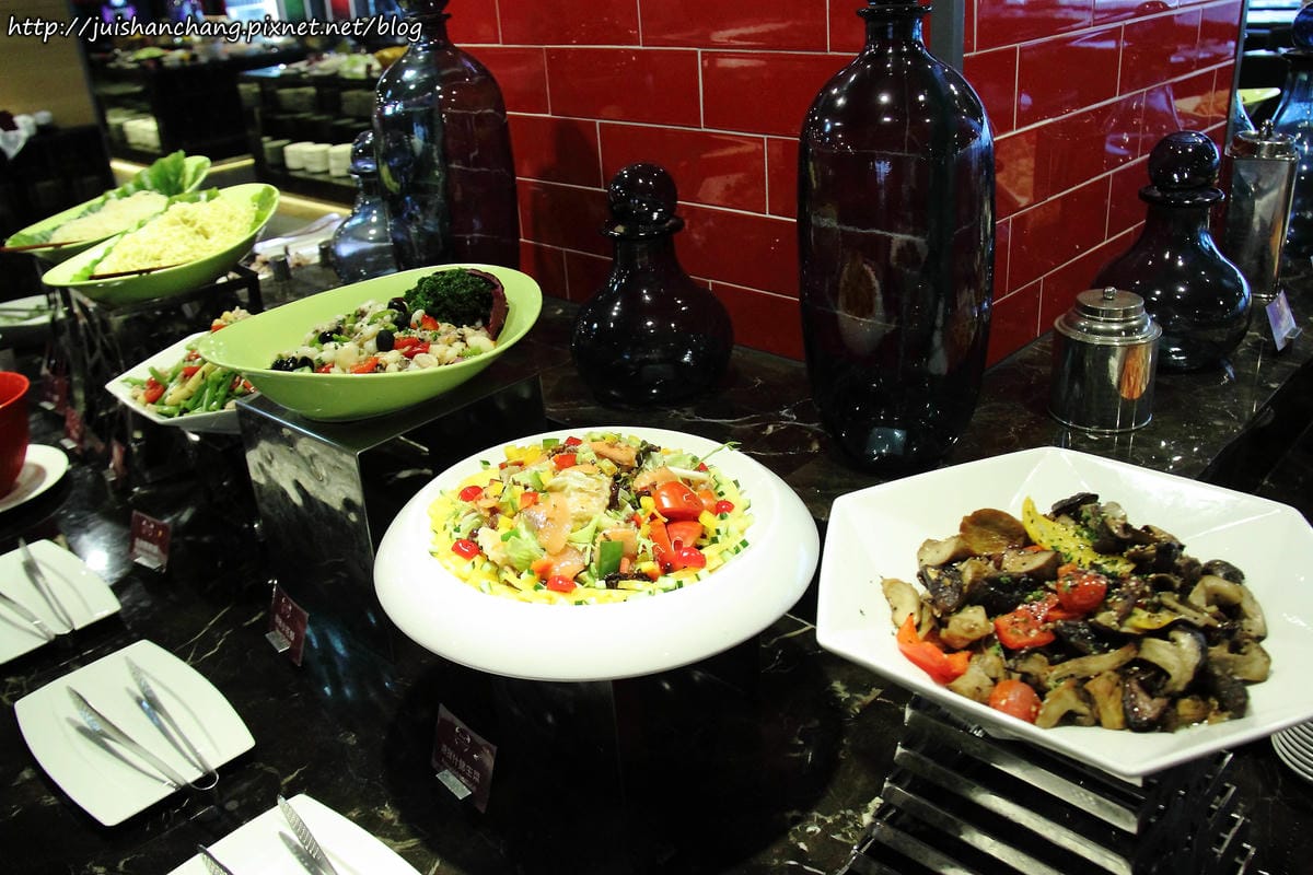 【食║新北萬里】野柳泊逸渡假酒店漁人廚房〜親水暢遊，海陸饗宴。當令鮮美海鮮Buffet吃到飽。野柳美食、美景親子一日遊！