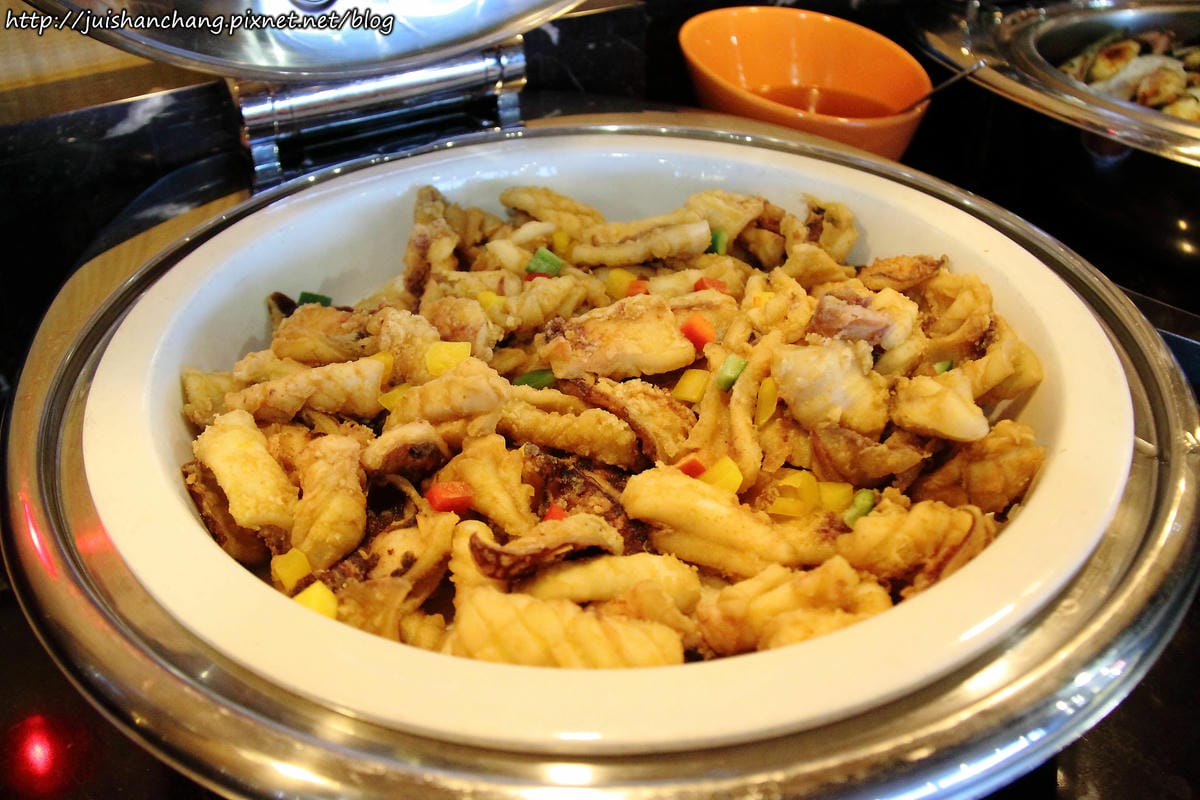 【食║新北萬里】野柳泊逸渡假酒店漁人廚房〜親水暢遊，海陸饗宴。當令鮮美海鮮Buffet吃到飽。野柳美食、美景親子一日遊！