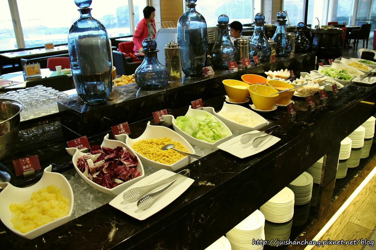 【食║新北萬里】野柳泊逸渡假酒店漁人廚房〜親水暢遊，海陸饗宴。當令鮮美海鮮Buffet吃到飽。野柳美食、美景親子一日遊！