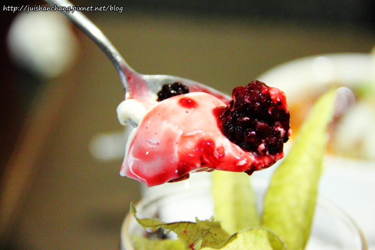 【食║新北蘆洲】魚缸珈琲〜魚缸裡沒有金魚，只有華麗的甜點。蘆洲人的秘密基地。