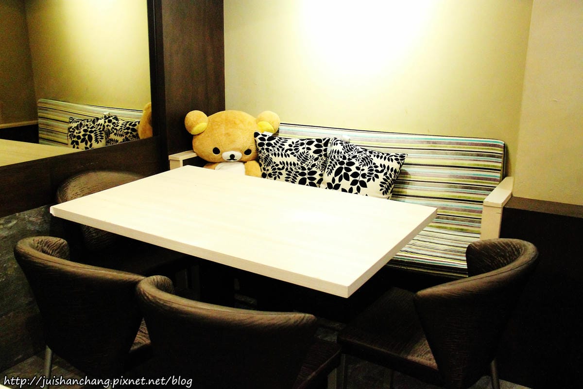 【食║新北蘆洲】魚缸珈琲〜魚缸裡沒有金魚，只有華麗的甜點。蘆洲人的秘密基地。