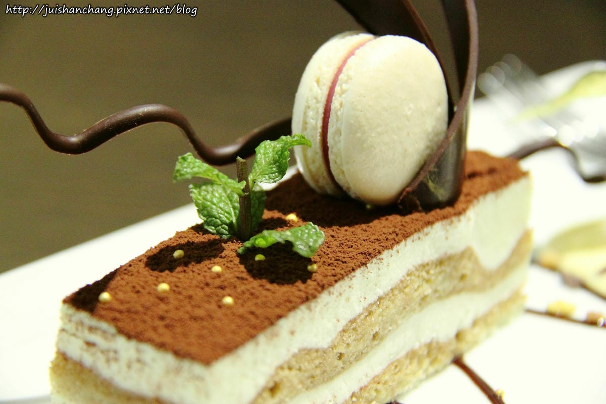 【食║新北蘆洲】魚缸珈琲〜魚缸裡沒有金魚，只有華麗的甜點。蘆洲人的秘密基地。