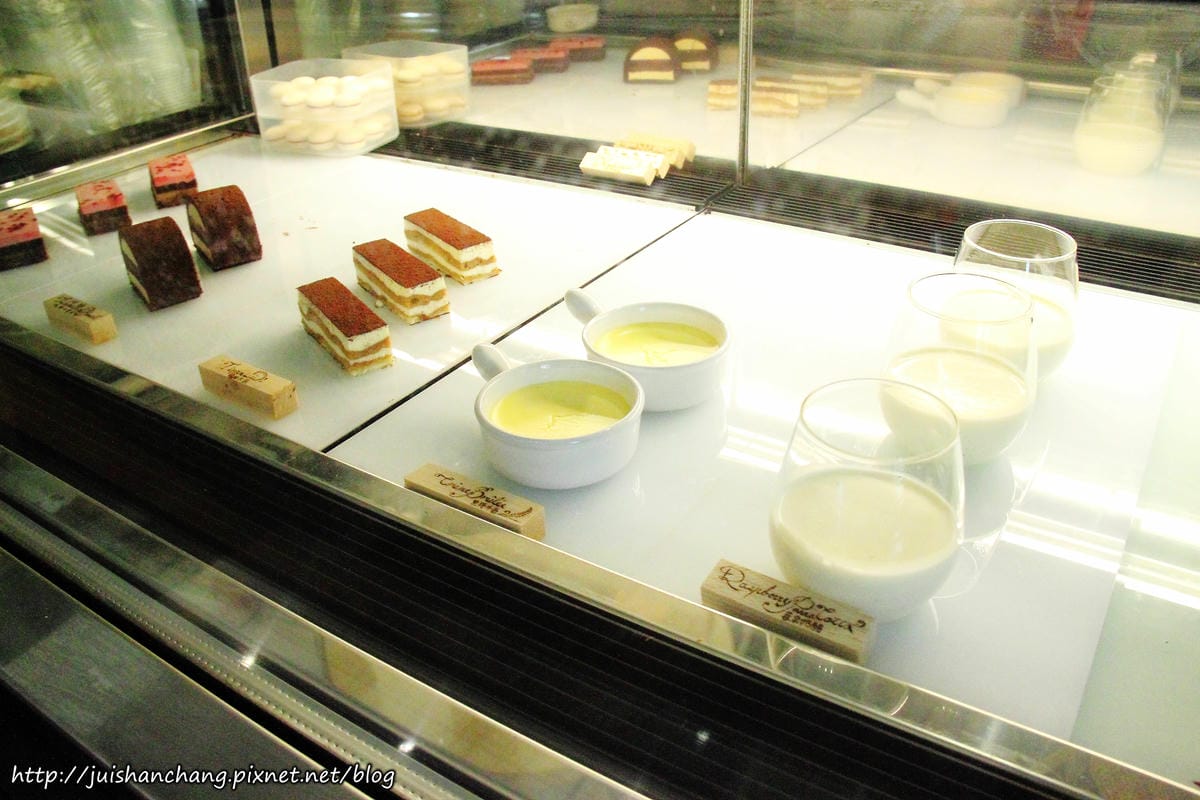 【食║新北蘆洲】魚缸珈琲〜魚缸裡沒有金魚，只有華麗的甜點。蘆洲人的秘密基地。