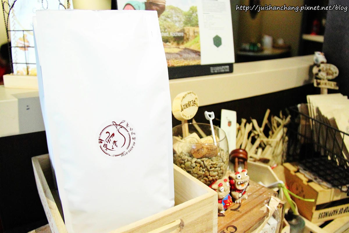 【食║新北蘆洲】魚缸珈琲〜魚缸裡沒有金魚，只有華麗的甜點。蘆洲人的秘密基地。