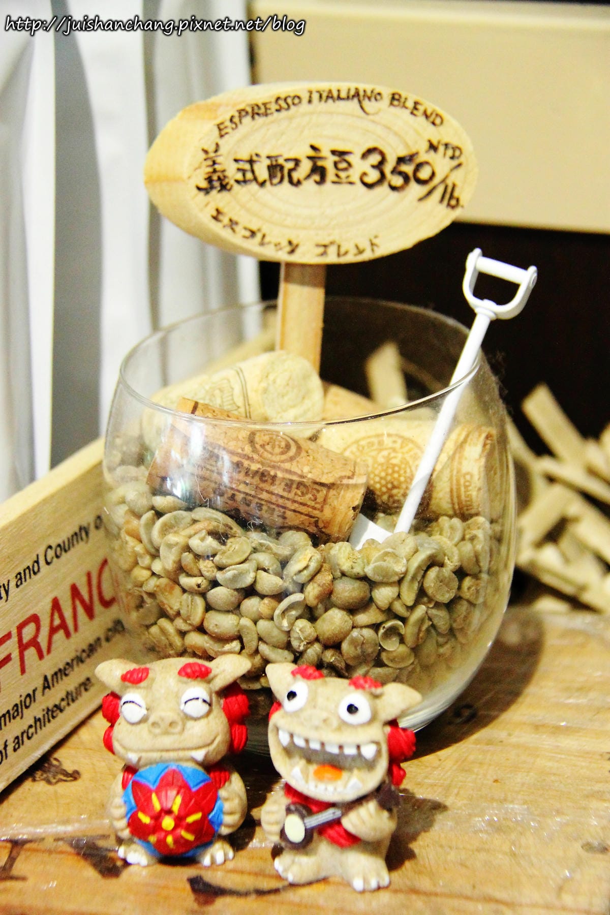 【食║新北蘆洲】魚缸珈琲〜魚缸裡沒有金魚，只有華麗的甜點。蘆洲人的秘密基地。