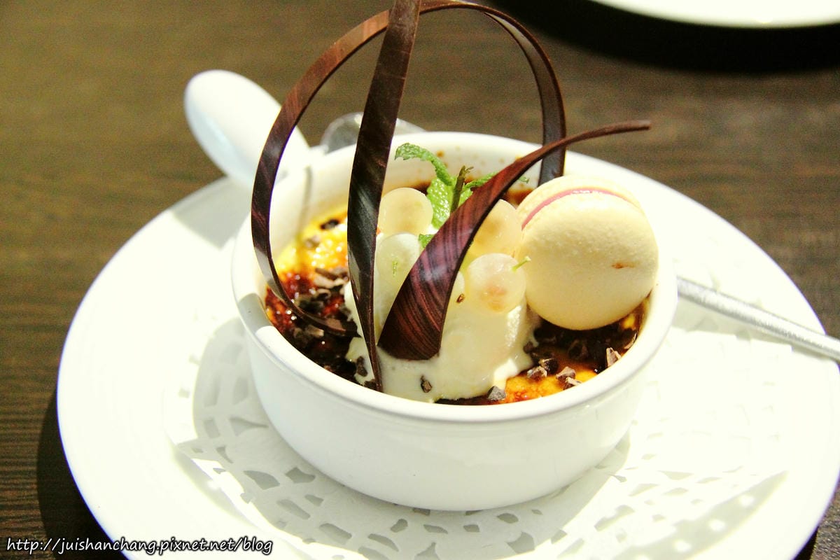 【食║新北蘆洲】魚缸珈琲〜魚缸裡沒有金魚，只有華麗的甜點。蘆洲人的秘密基地。