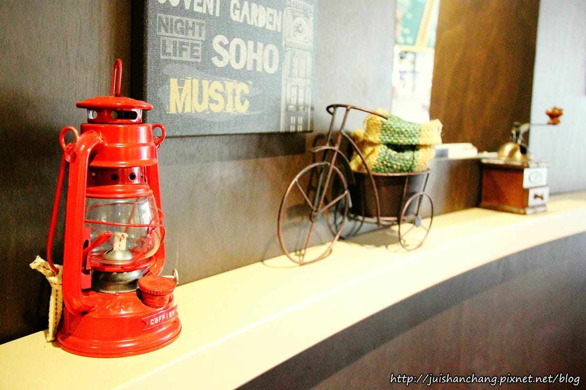 【食║新北蘆洲】魚缸珈琲〜魚缸裡沒有金魚，只有華麗的甜點。蘆洲人的秘密基地。