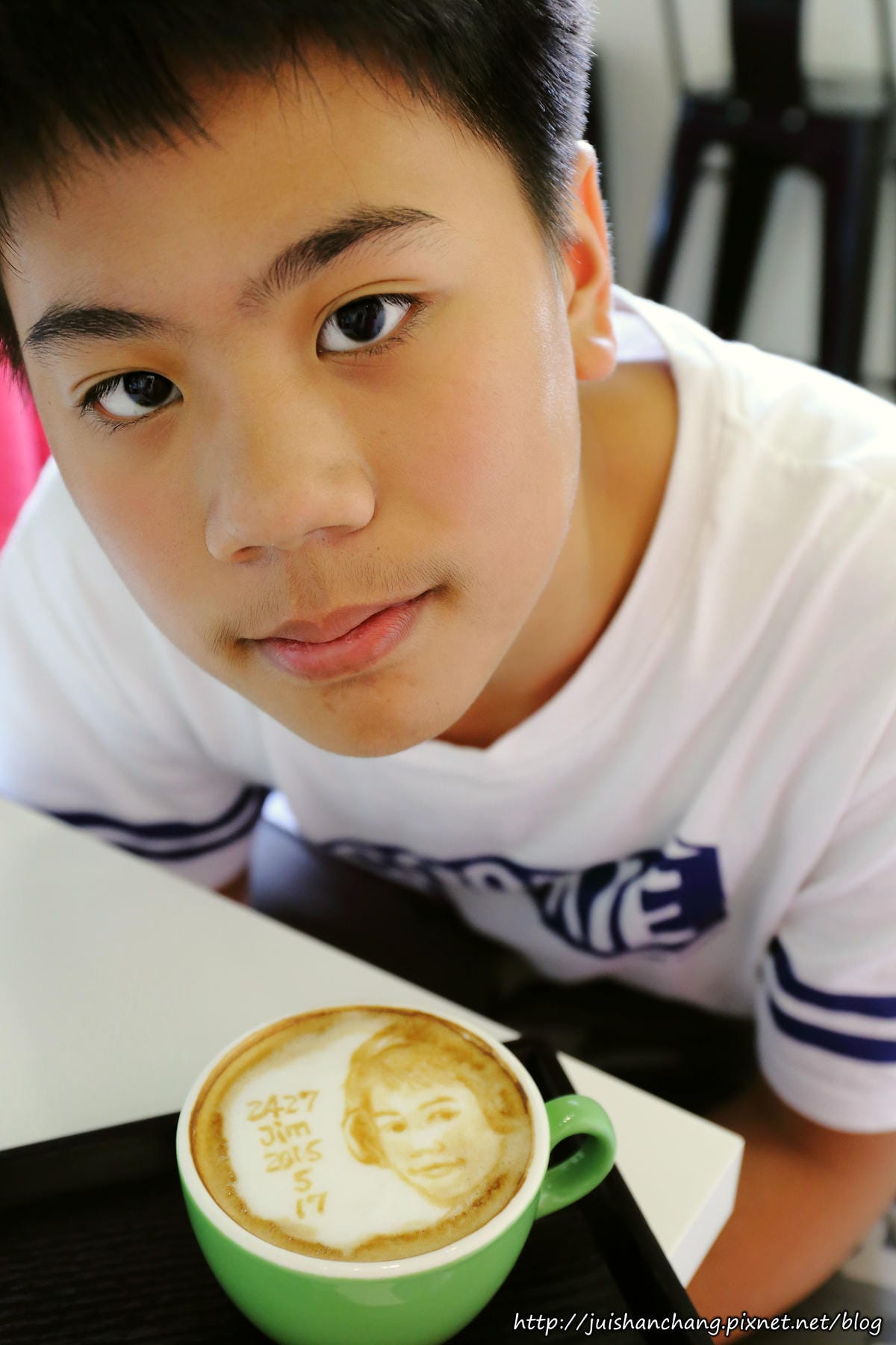 【食║彰化】吉米好站〜只屬於你的咖啡拉花。賣咖啡兼展畫的藝文咖啡館。