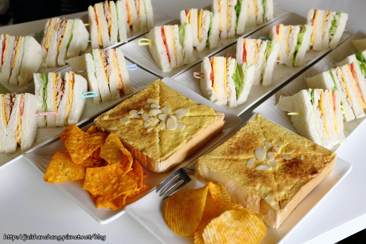 【食║彰化】吉米好站〜只屬於你的咖啡拉花。賣咖啡兼展畫的藝文咖啡館。