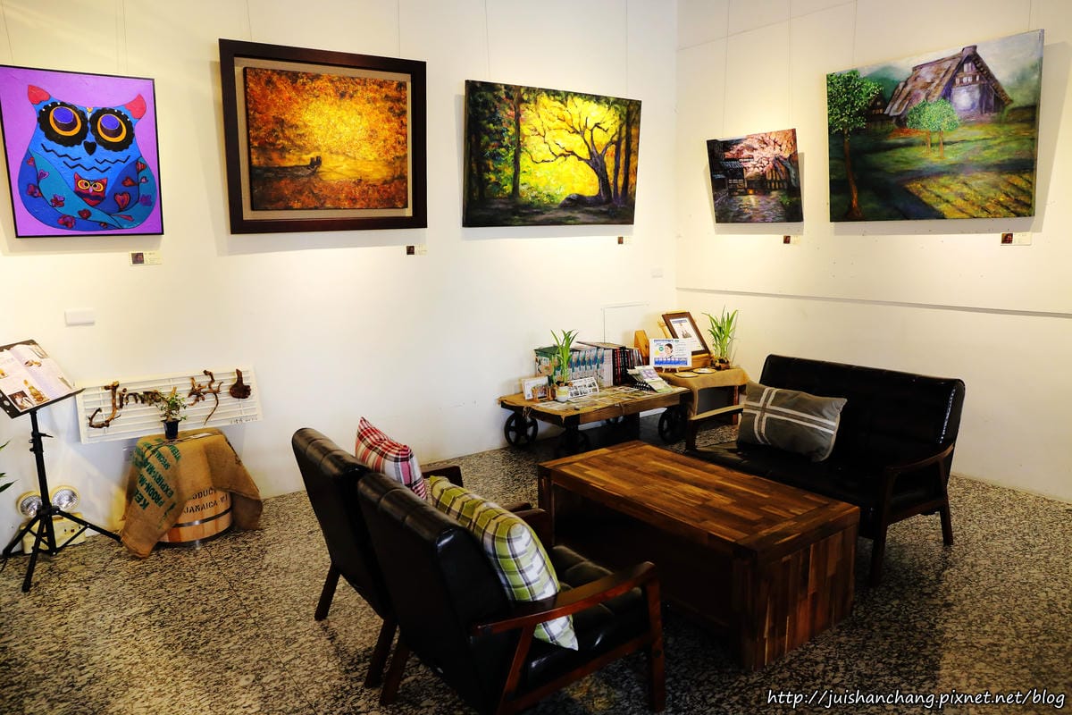 【食║彰化】吉米好站〜只屬於你的咖啡拉花。賣咖啡兼展畫的藝文咖啡館。