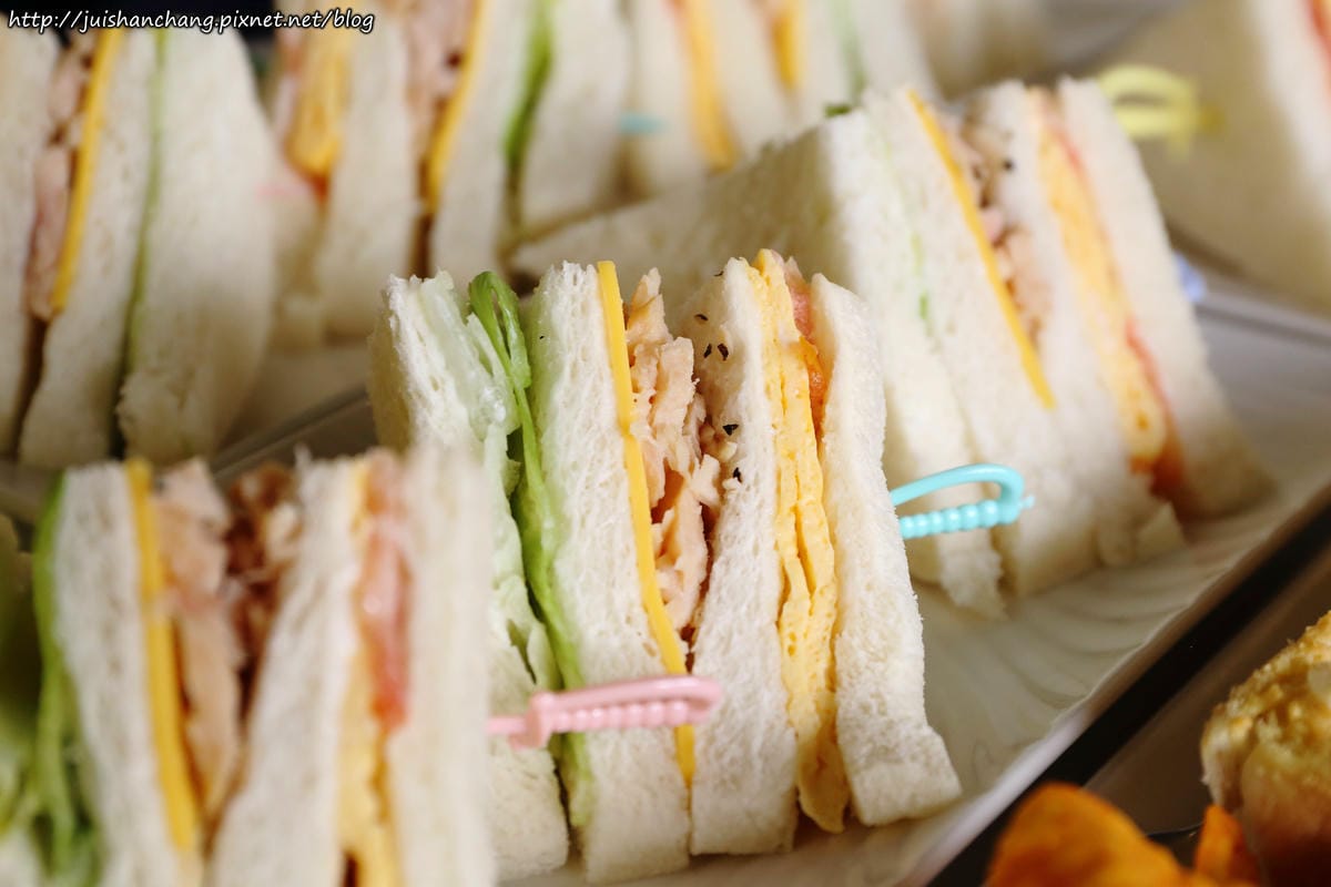 【食║彰化】吉米好站〜只屬於你的咖啡拉花。賣咖啡兼展畫的藝文咖啡館。