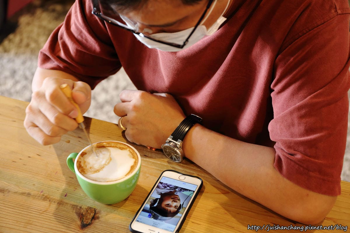 【食║彰化】吉米好站〜只屬於你的咖啡拉花。賣咖啡兼展畫的藝文咖啡館。