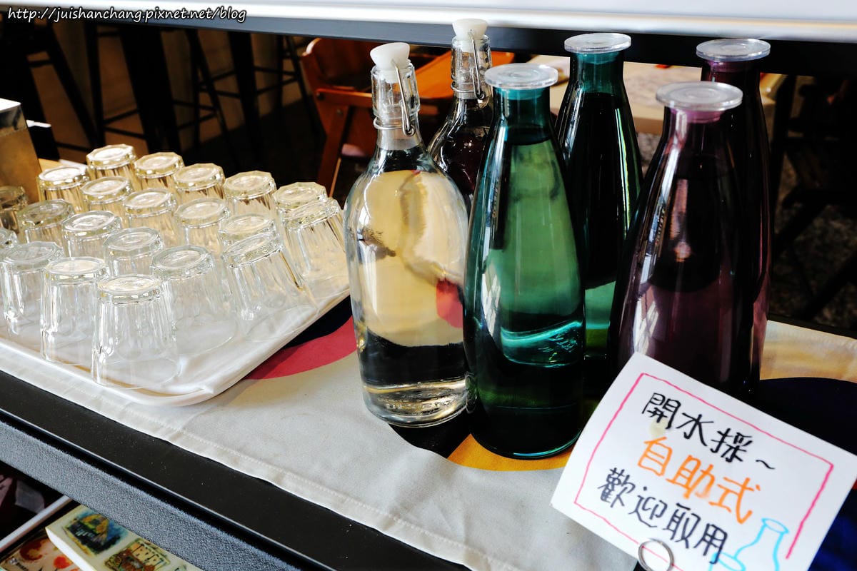 【食║彰化】吉米好站〜只屬於你的咖啡拉花。賣咖啡兼展畫的藝文咖啡館。