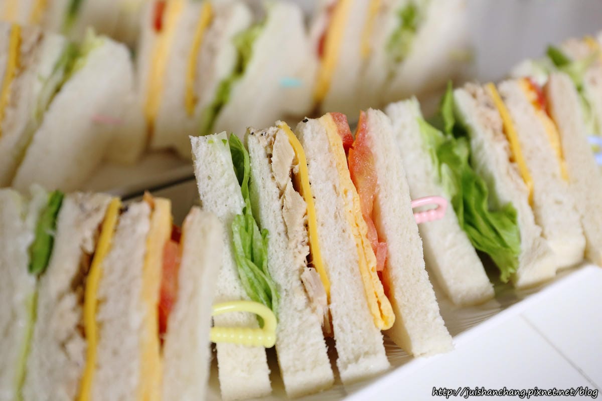 【食║彰化】吉米好站〜只屬於你的咖啡拉花。賣咖啡兼展畫的藝文咖啡館。