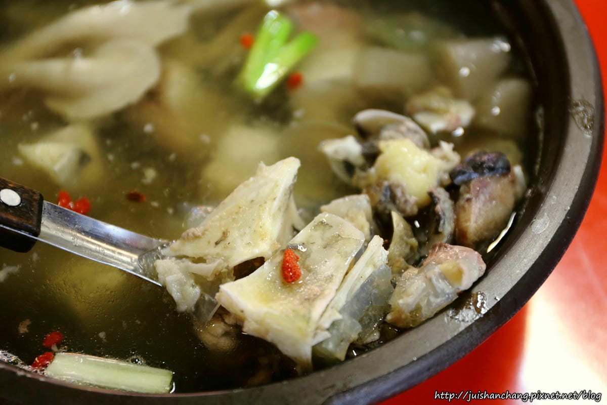 【食║彰化】沙里仙鱘龍魚餐廳〜美味鱘龍魚大餐。鱘龍魚好幾吃，全身都是寶！