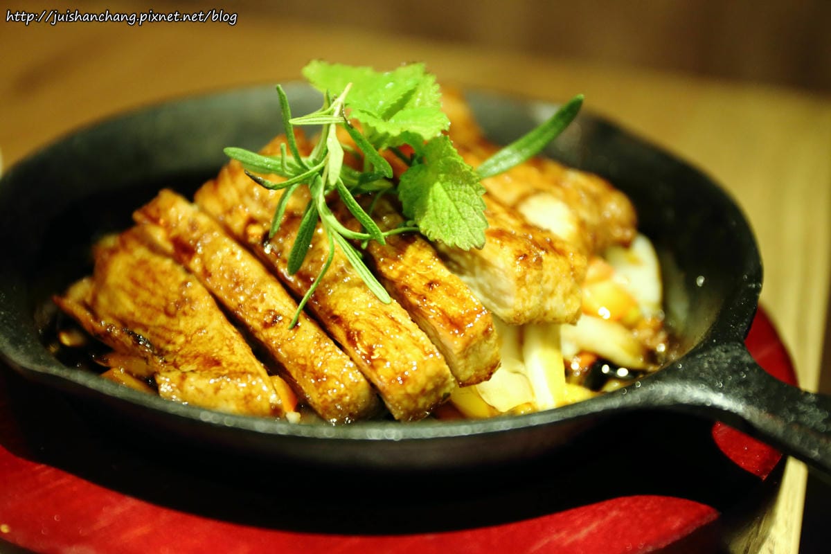 【食║台北】Move Deluxe 燄〜台北巷弄中的美食。新義式料理創意料理。獨特鳥籠裝潢。