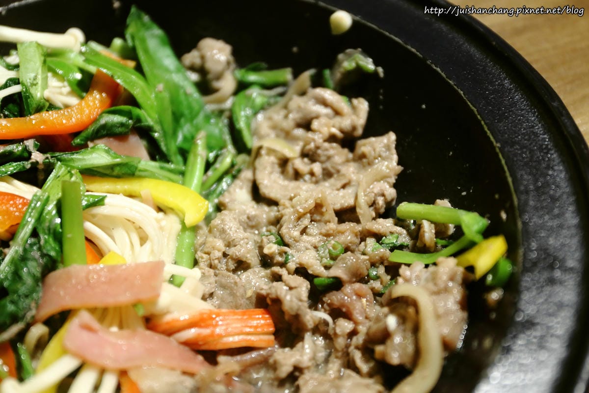 【食║台北】劉震川日韓大食館〜全新韓式火烤兩吃/自在吃一人份部隊鍋/國父紀念館巷弄美食