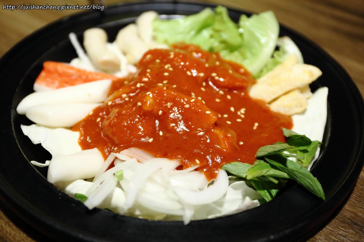 【食║台北】劉震川日韓大食館〜全新韓式火烤兩吃/自在吃一人份部隊鍋/國父紀念館巷弄美食