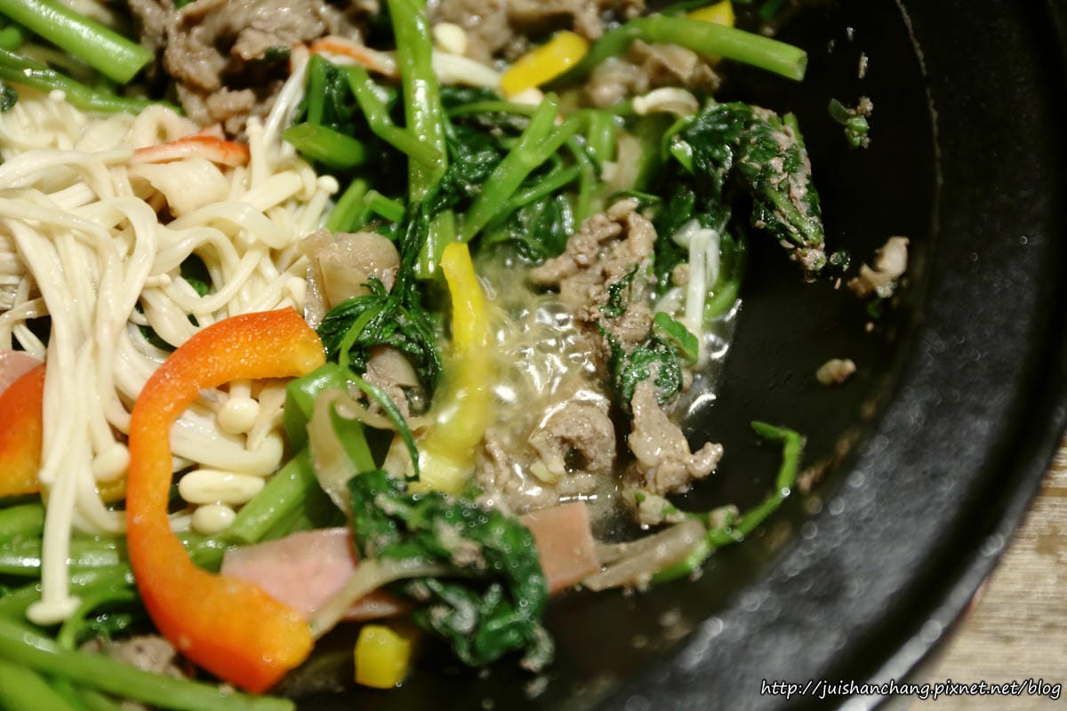 【食║台北】劉震川日韓大食館〜全新韓式火烤兩吃/自在吃一人份部隊鍋/國父紀念館巷弄美食